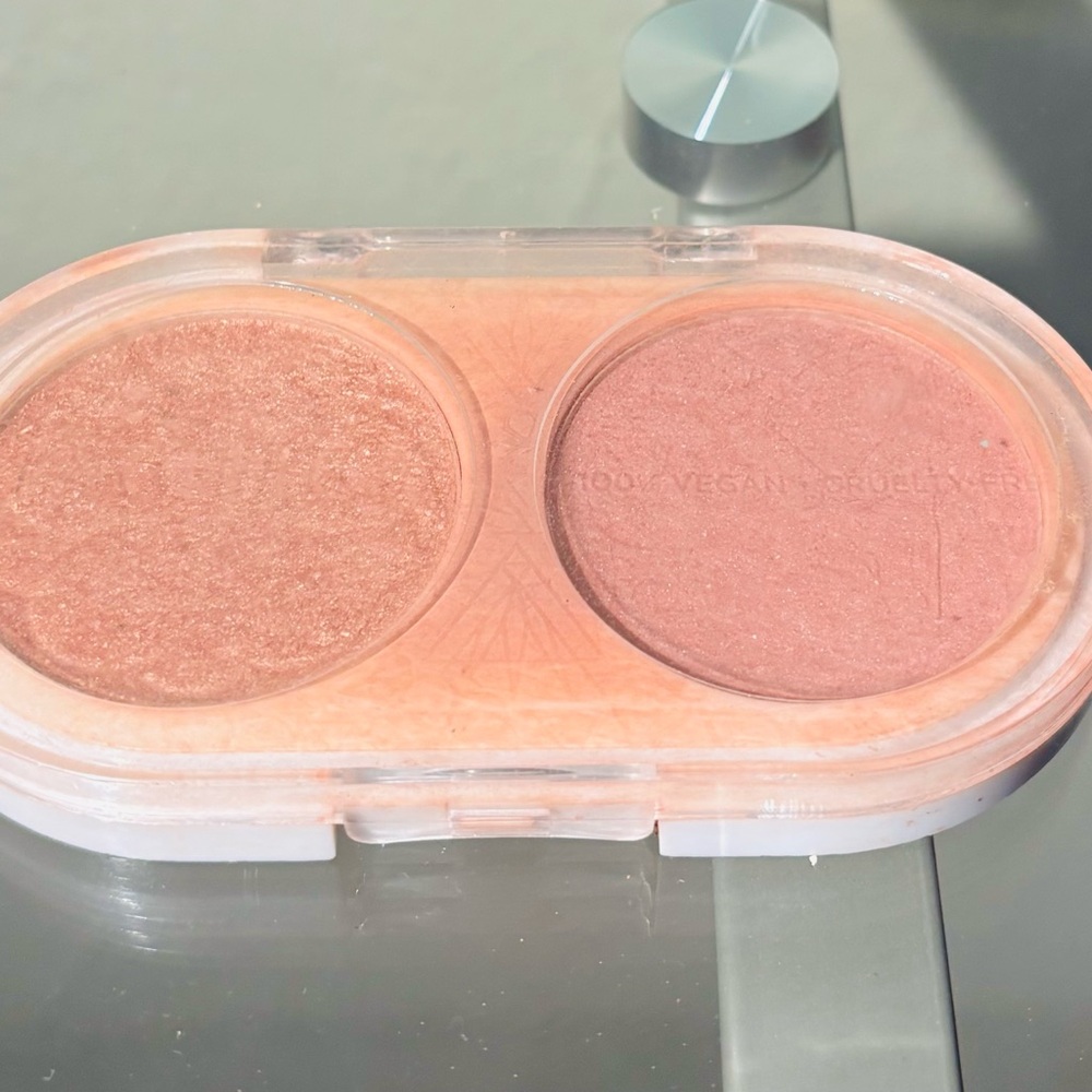 Pacifica Cherry Gold Dual Blush/Highlighter Palette - Warm Bronze and Soft Pink